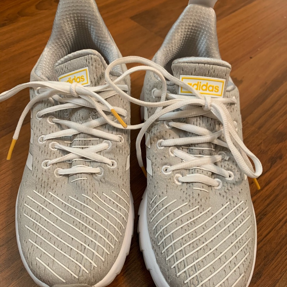 Adidas cloudfoam tennis shoes
